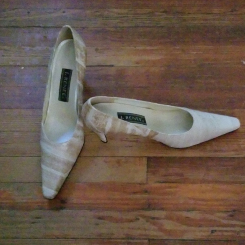 Used shoes in very good condition.  Appro.3-in